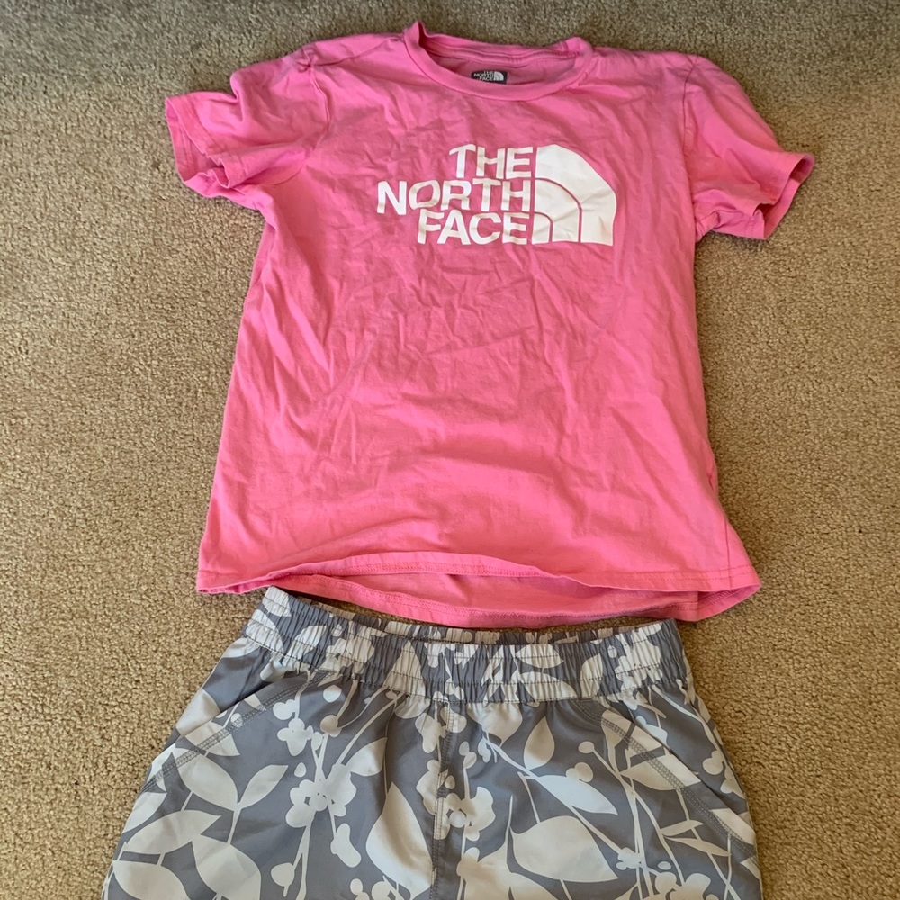 Girls north face shirt and shorts set